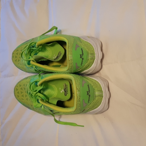 Skechers GORun mens running shoes. Size 12. - Picture 4 of 7